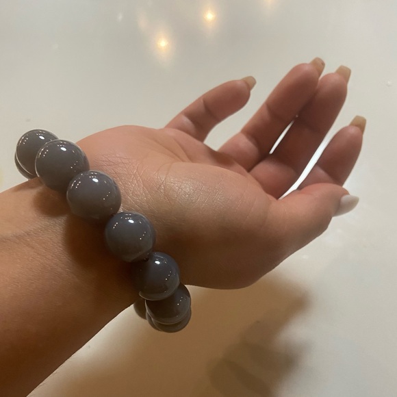 Chic Gray Jade Beaded Bracelet - Picture 2 of 4